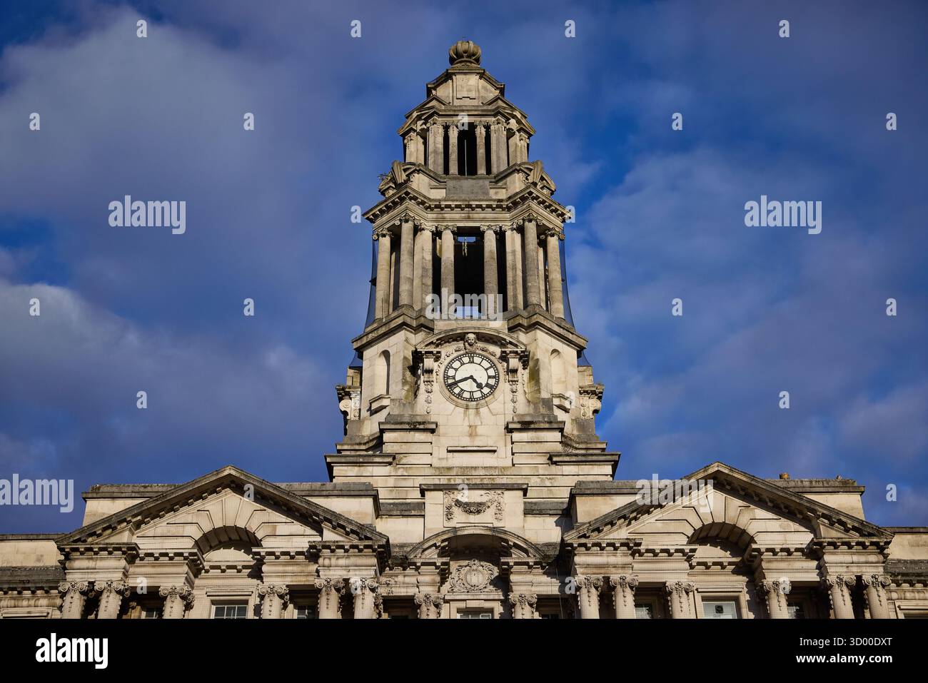 Edificio classificato Grade II* Stockport Town Hall dell'architetto Sir Alfred Brumwell Thomas in stile barocco inglese Foto Stock