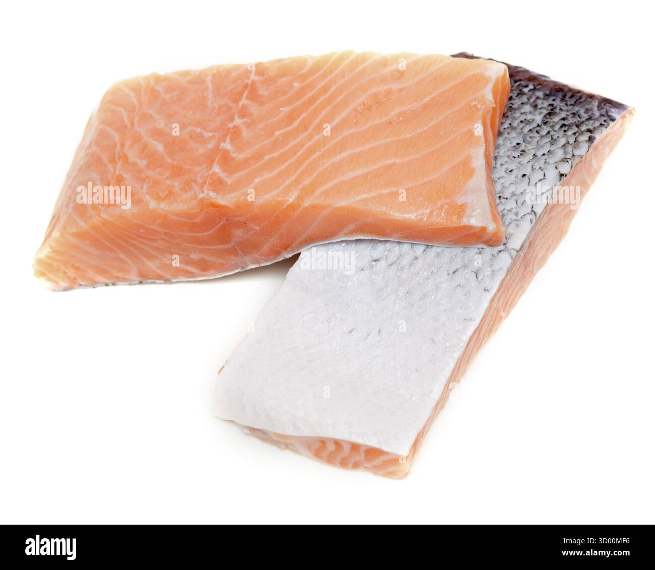 Due pezzi di pesce rosso isolato su sfondo bianco Foto Stock