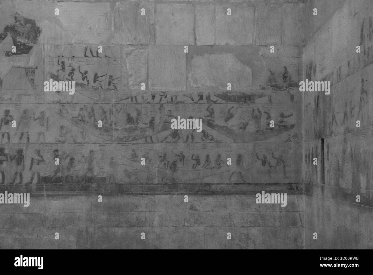 Sculture in rilievo dell'antico Egitto raffiguranti operai e scene di vita quotidiana su una tomba o un tempio a Giza, in Egitto. Foto Stock