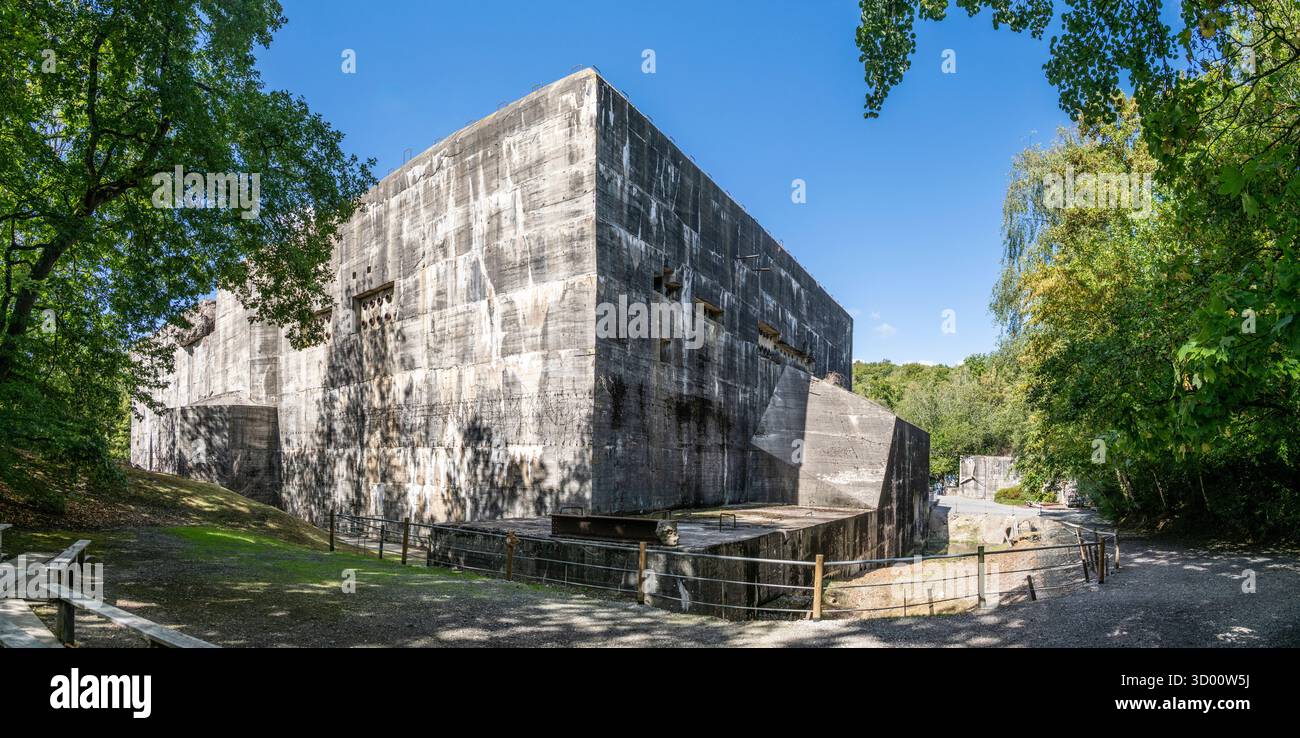 Razzo tedesco V2 nel bunker Blockhaus di cemento a EPERLECQUES, Francia. Foto Stock