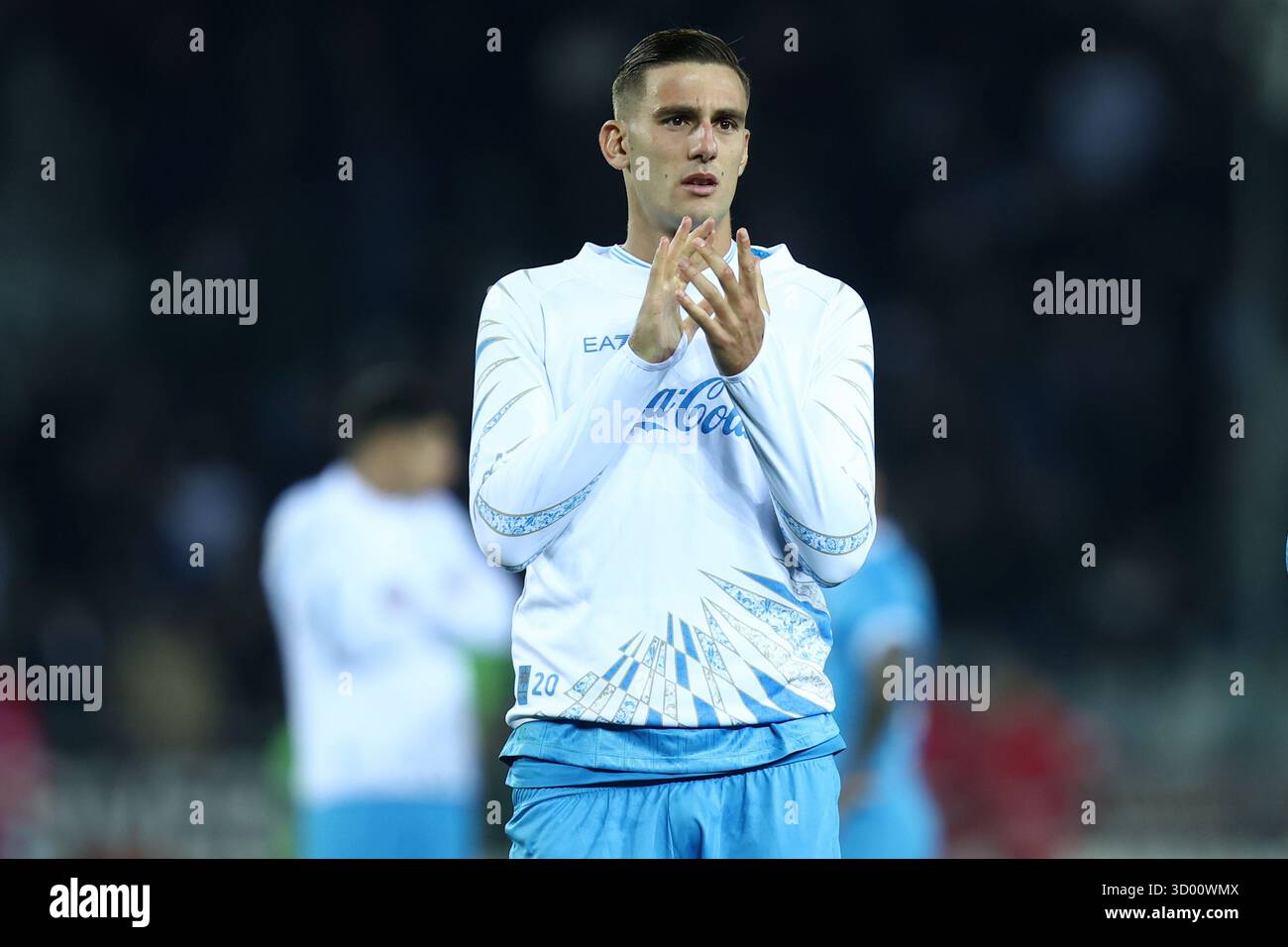 Lorenzo Lucca della SSC Napoli saluta i tifosi al termine della partita di serie A tra Torino FC e SSC Napoli allo Stadio Olimpico il 18 ottobre 2025 a Torino. Foto Stock