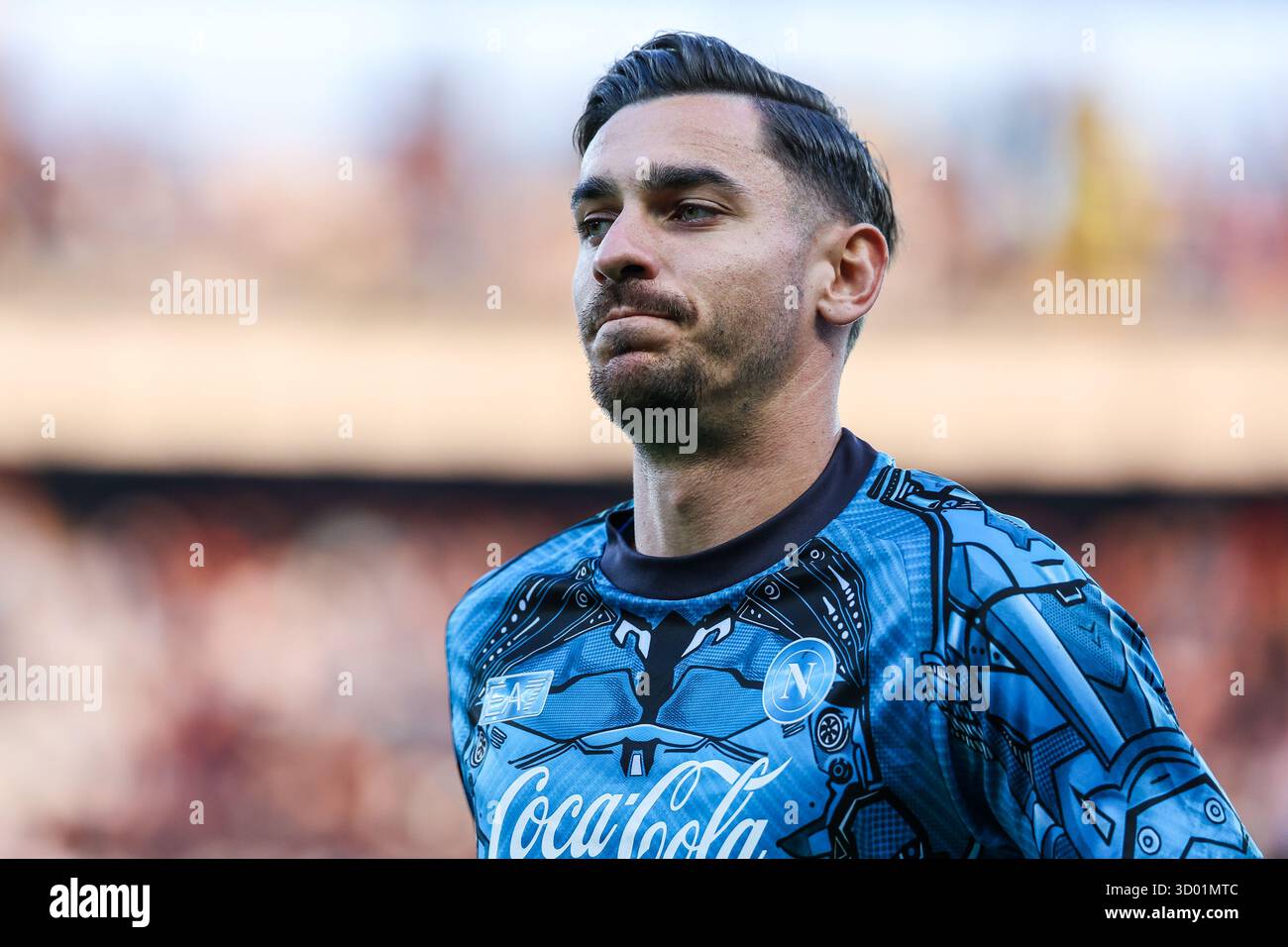 Alex Meret dell'SSC Napoli guarda durante la partita di serie A 2024/25 tra Torino FC e SSC Napoli allo stadio Olimpico grande Torino di Torino Foto Stock