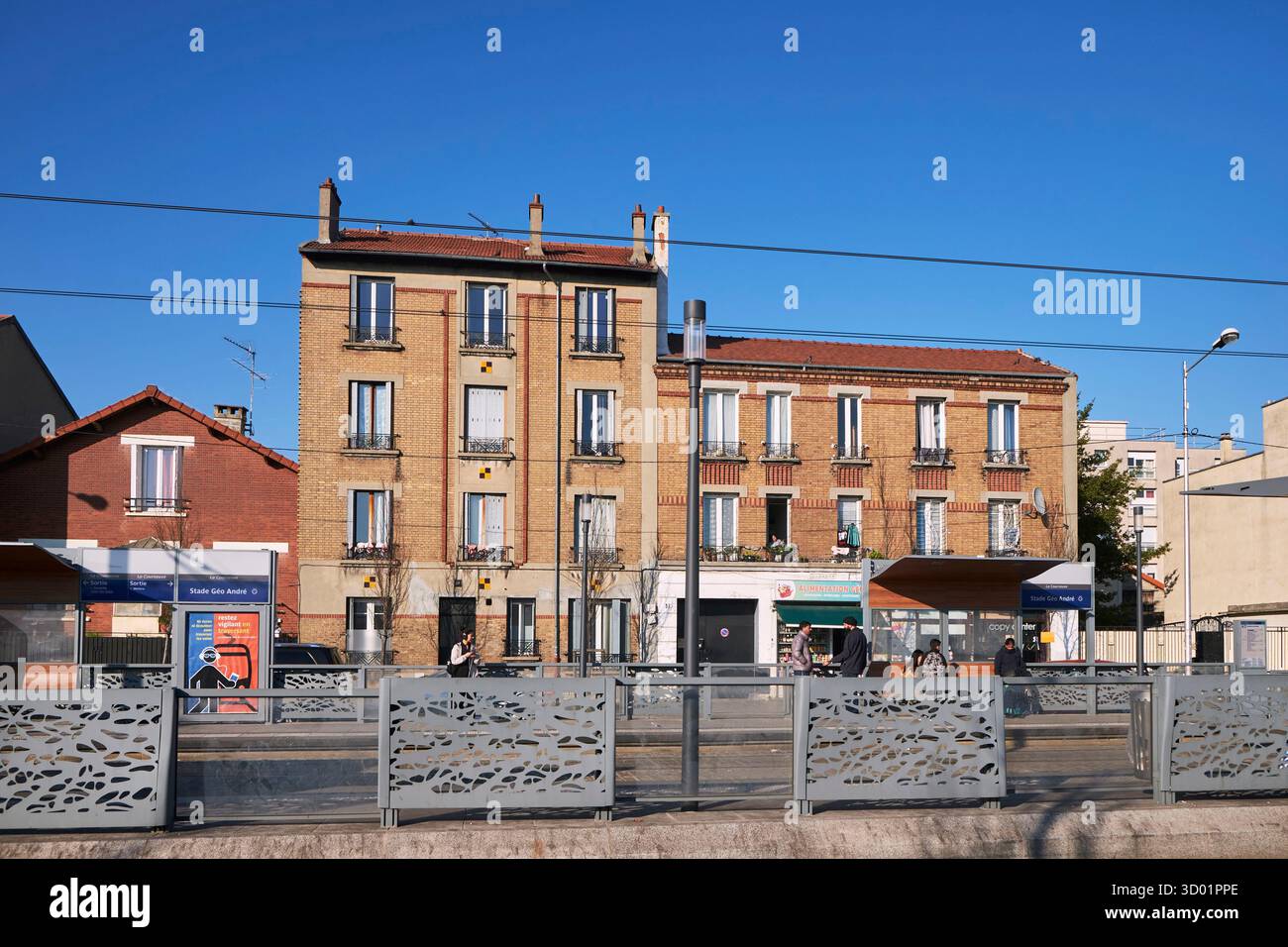 France, Seine Saint Denis, la Courneuve, Stade Geo Andre è una fermata servita dalla linea T1 del tram Foto Stock