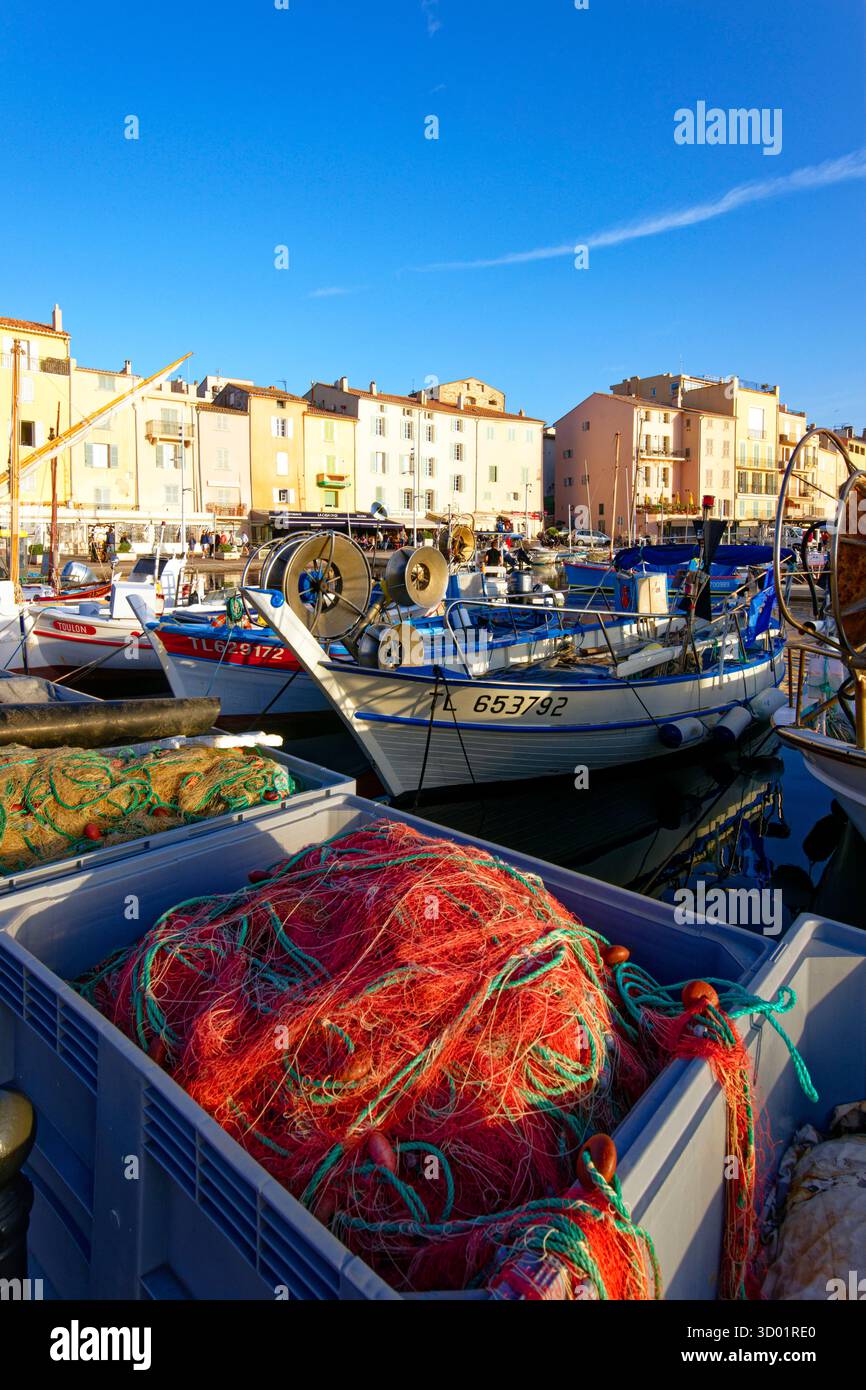 Francia, Var, Saint Tropez, il vecchio porto, barche di pesca tradizionale chiamate Pointu Foto Stock