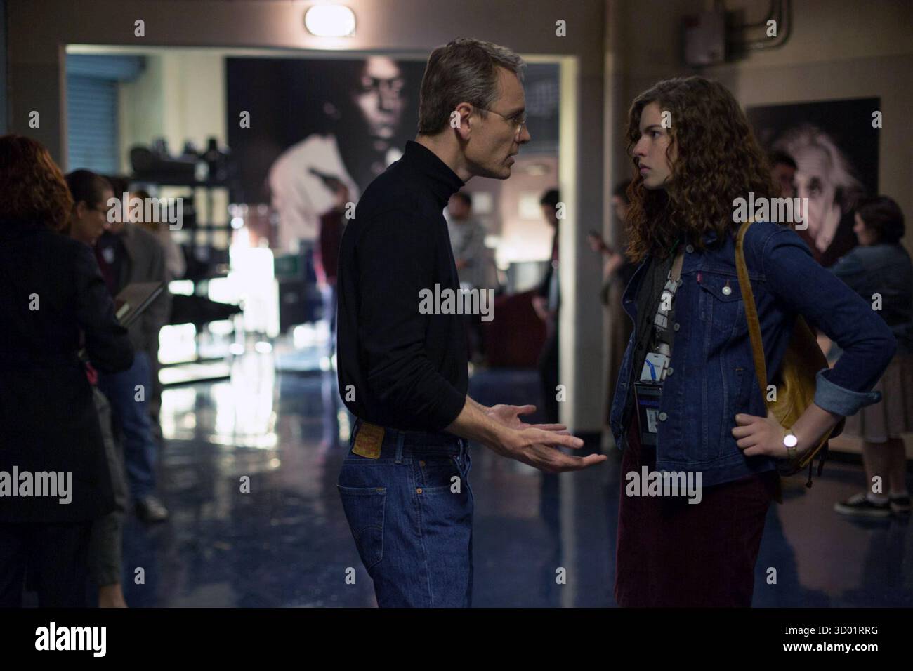 Steve Jobs è un film biografico del 2015 diretto da Danny Boyle e scritto da Aaron Sorkin. Una co-produzione anglo-americana, è stata adattata dalla biografia del 2011 di Walter Isaacson e interviste condotte da Sorkin. Jobs è interpretato da Michael Fassbender, con Kate Winslet nel ruolo di Joanna Hoffman, Seth Rogen nel ruolo di Steve Wozniak e Jeff Daniels nel ruolo di John Sculley. Foto Stock