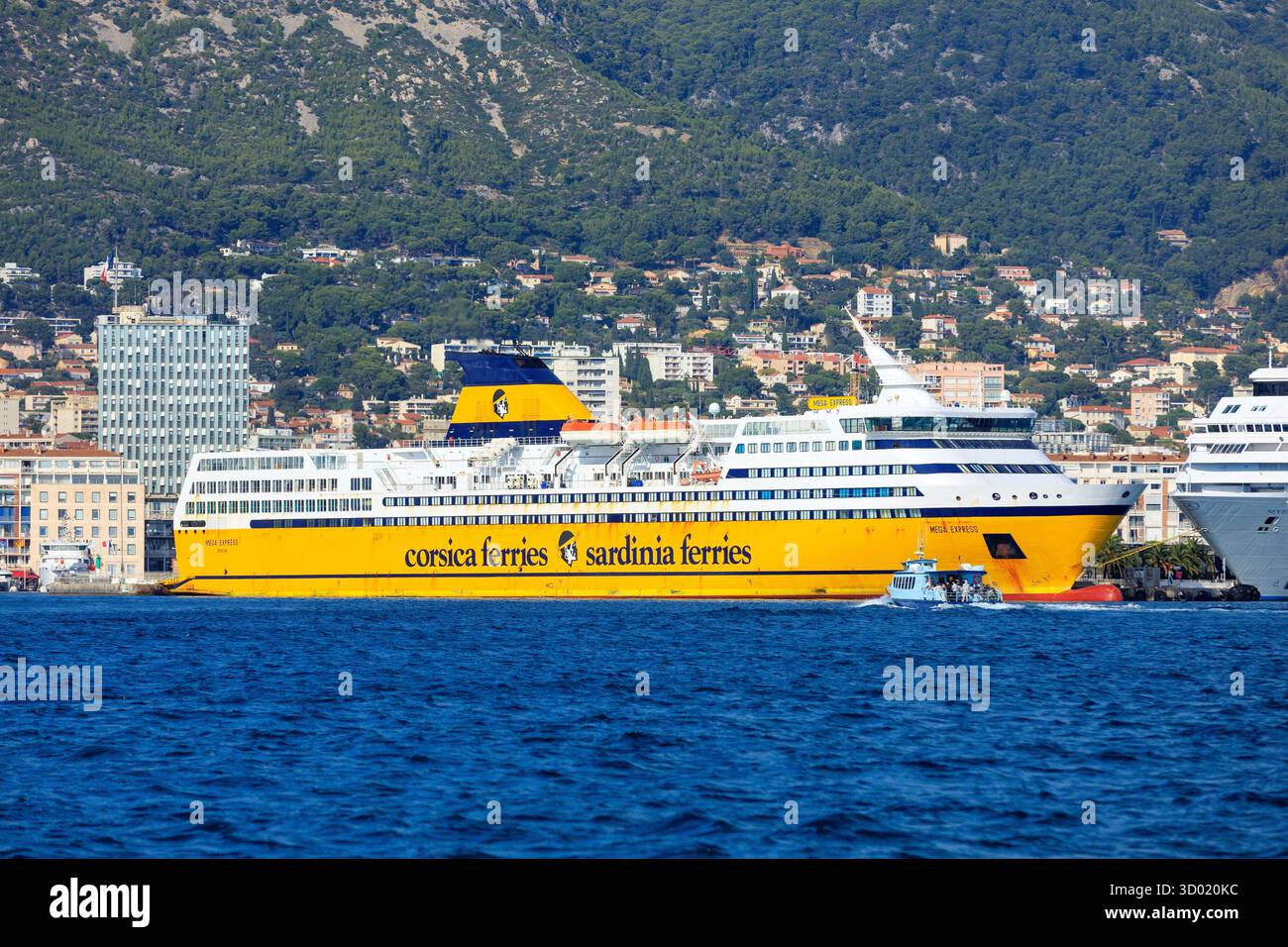 Francia, Var, porto di Tolone, porto commerciale, nave Corsica Ferries Foto Stock