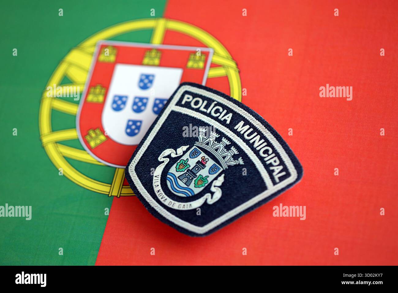 KIEV, UCRAINA - 6 SETTEMBRE 2025 Portogallo polizia municipale patch sulla bandiera nazionale primo piano Foto Stock