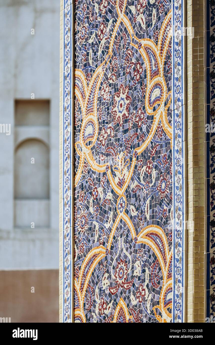 La Moschea Katara, a volte indicata come la Moschea Blu di Katara, è una moschea molto intricata e bella che si trova nel Villaggio culturale di Katara Foto Stock