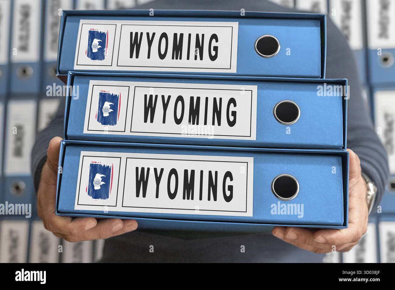 File amministrativi Wyoming, mani che tengono in mano cartelle Foto Stock