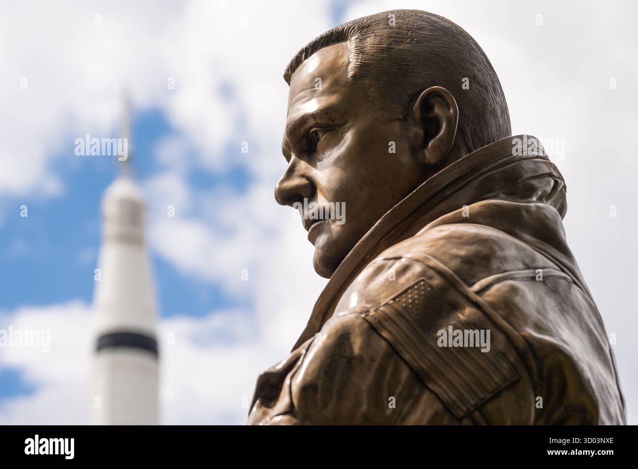 Statua di bronzo dell'astronauta presso lo U.S. Space & Rocket Center di Huntsville, Alabama, per commemorare i pionieri dell'esplorazione spaziale. (USA) Foto Stock
