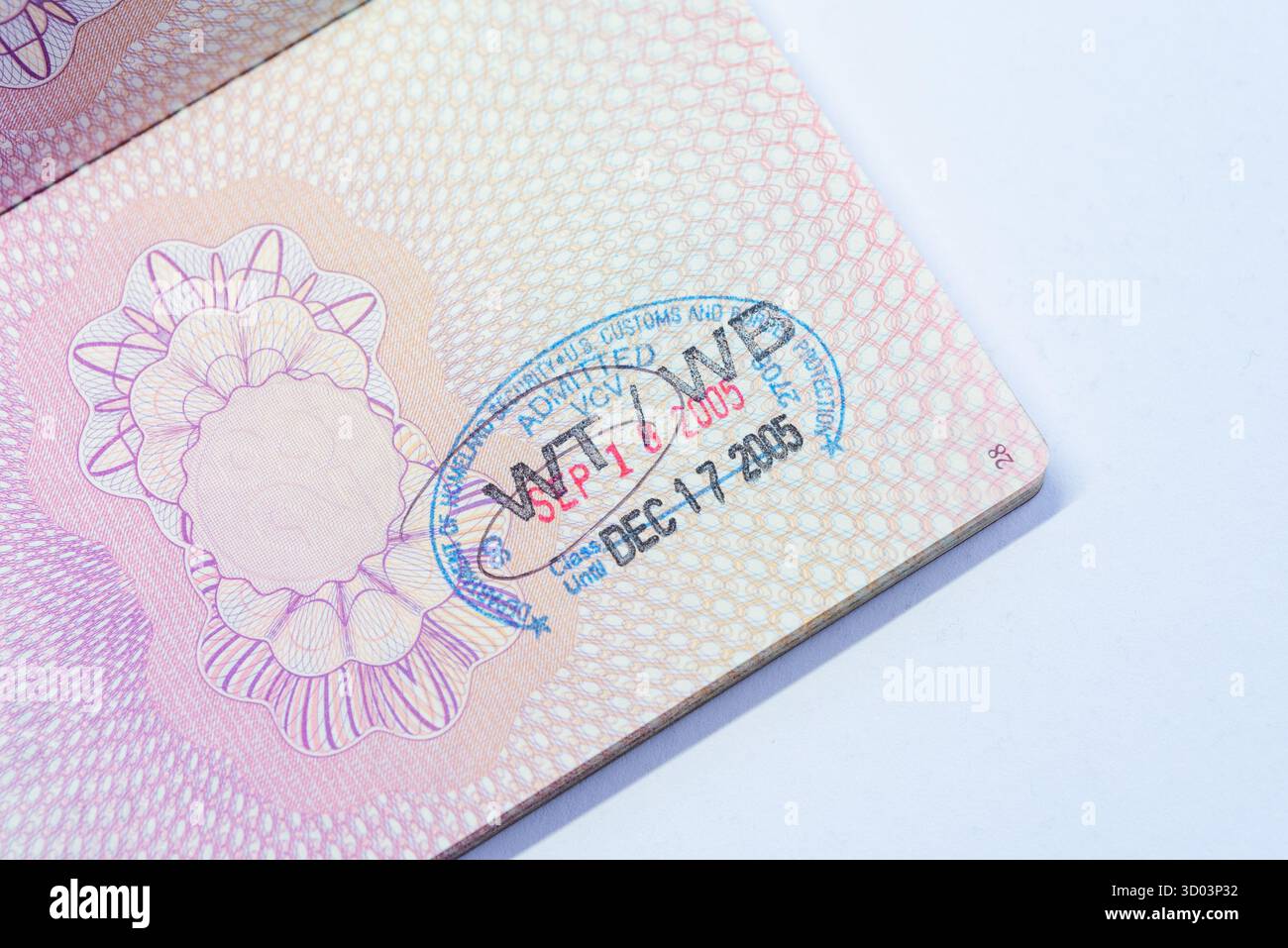 Department of Homeland Security timbro delle dogane e della protezione delle frontiere degli Stati Uniti all'interno di un passaporto britannico dell'era dell'UE Foto Stock