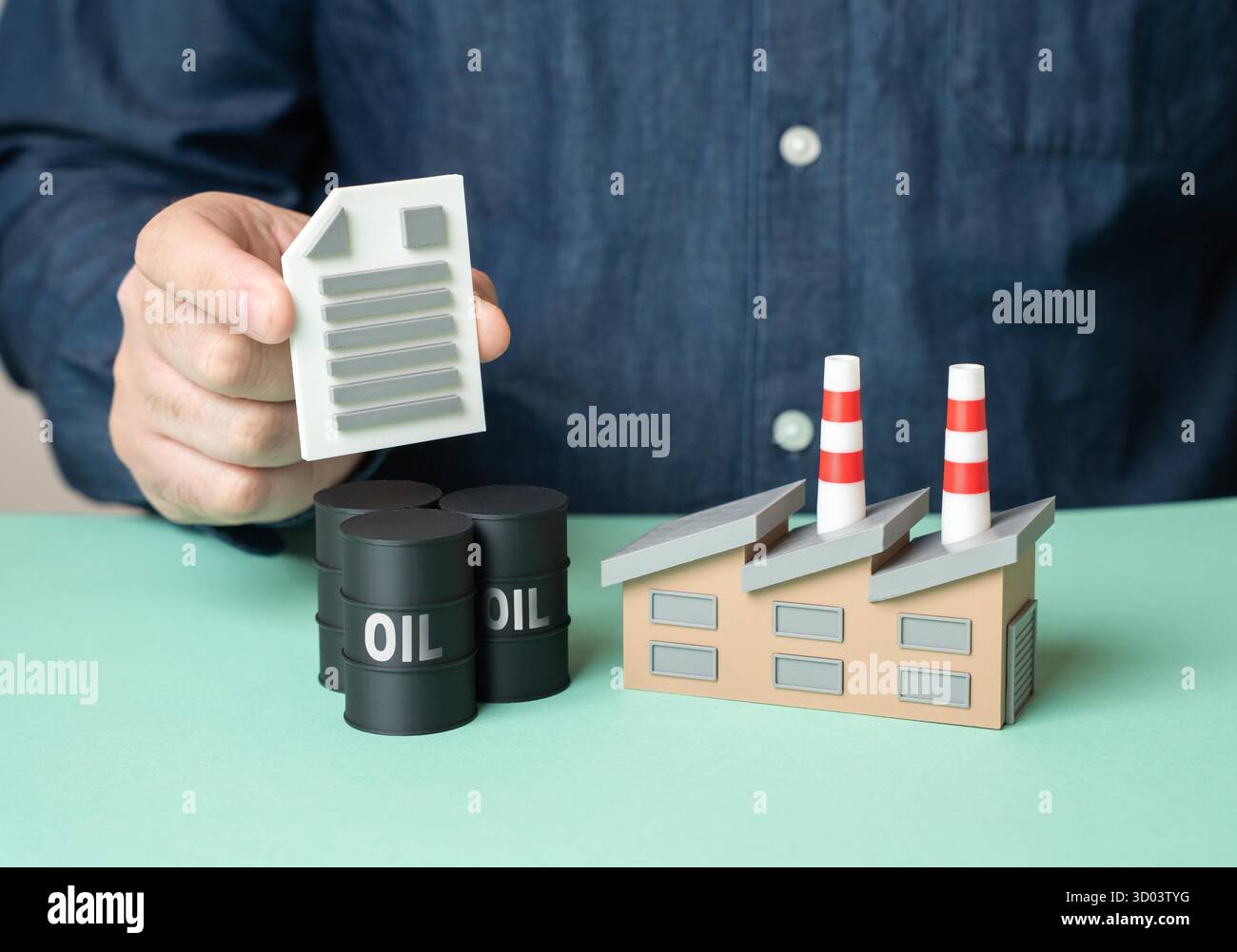 Contratto per la fornitura di petrolio per l'industria. Future sul petrolio greggio e sul carburante. Commercio di energia. Accordi a lungo termine. Accordi sui prezzi. Mercati del carburante. Gestione dei rischi. Foto Stock