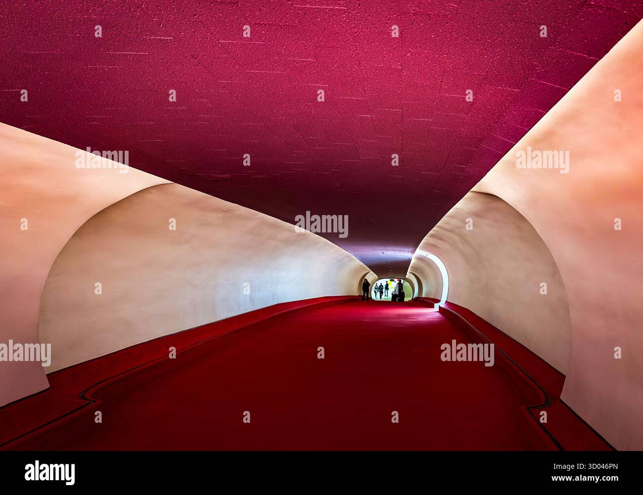 New York City, USA, 1 maggio 2024, vista del corridoio dell'aeroporto internazionale J.F.K. che conduce all'Hotel TWA Foto Stock