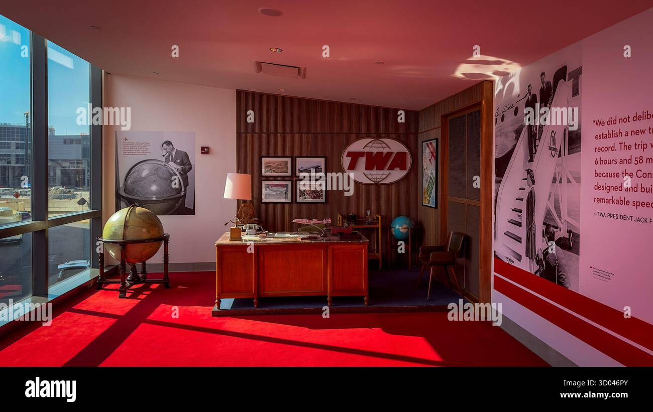 New York City, USA, 29 aprile 2024, veduta di un ufficio TWA nell'aeroporto internazionale J.F.K. Foto Stock