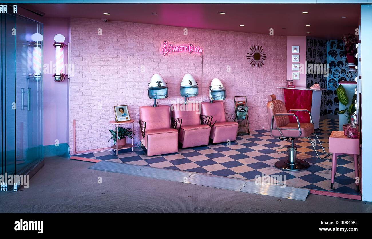 New York City, USA, 29 aprile 2024, vista del salone Sweet N'Glow presso l'Hotel TWA nell'aeroporto internazionale J.F.K. Foto Stock