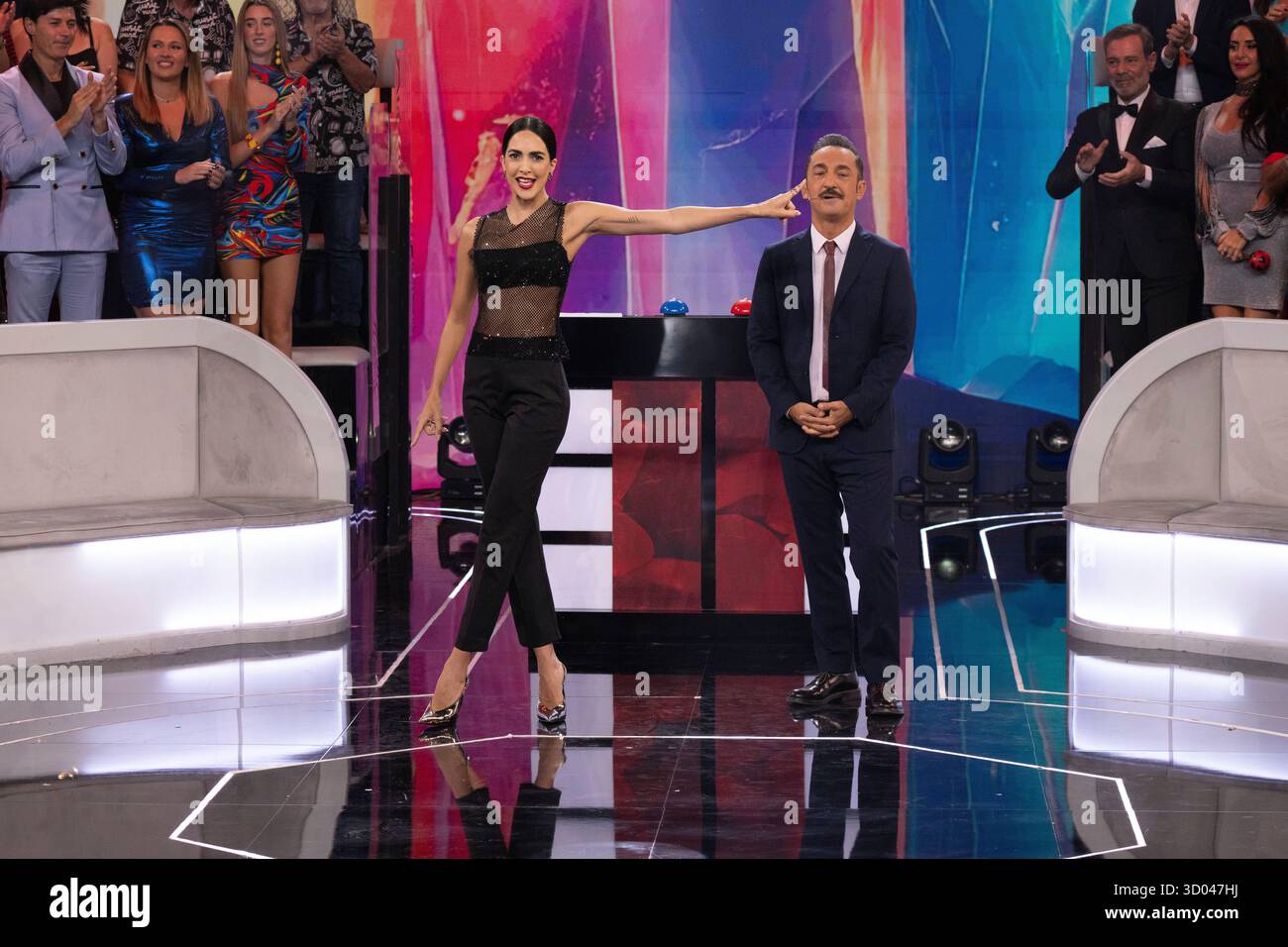 Nicola Savino e Rocio Munoz Morales assistono alla sesta puntata della trasmissione rai "congelare". Foto Stock