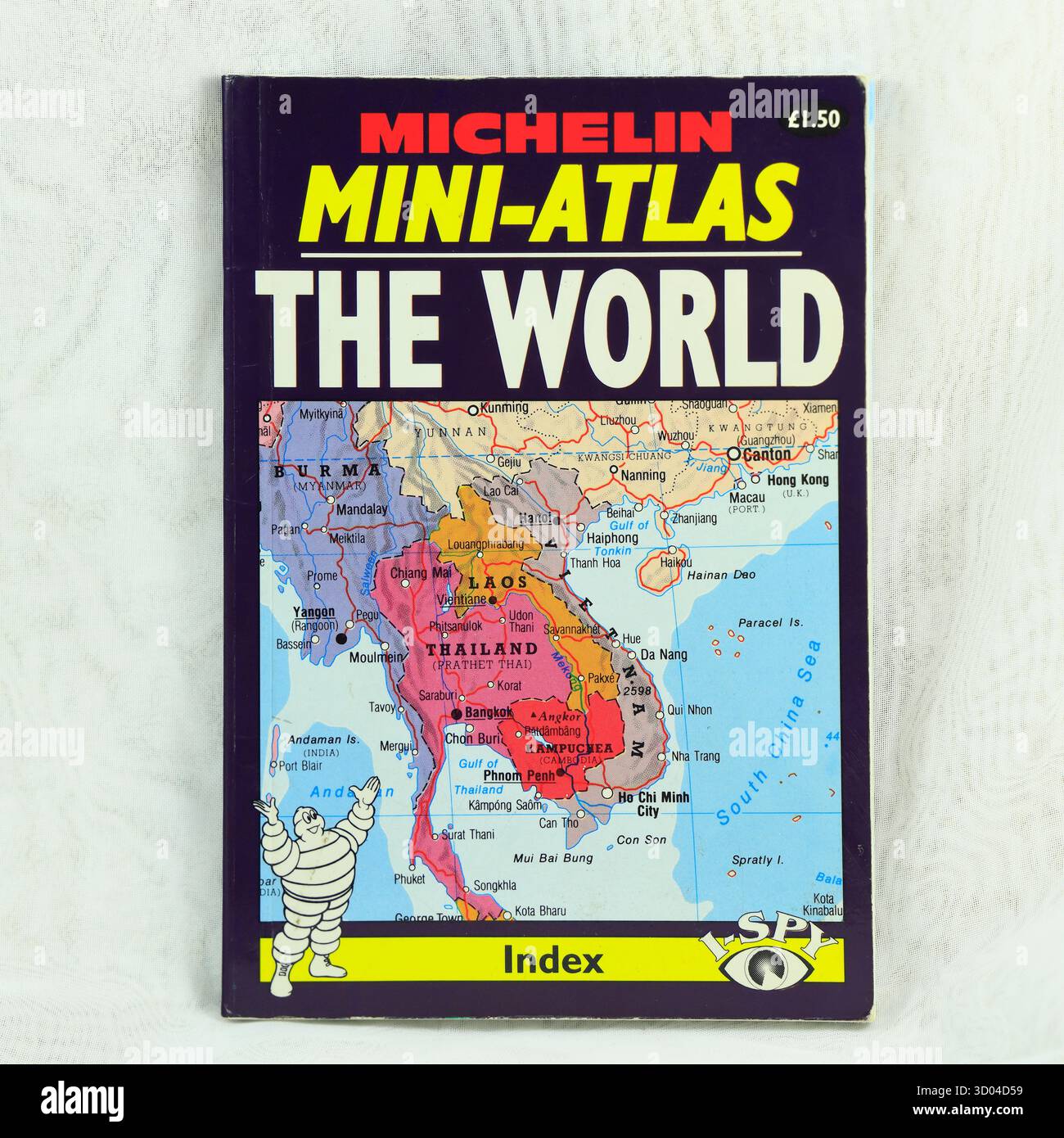 Fotografia della prima di copertina del Michelin Mini-Atlas - The World MAP book. Configurazione studio. Presa ottobre 2025 Foto Stock