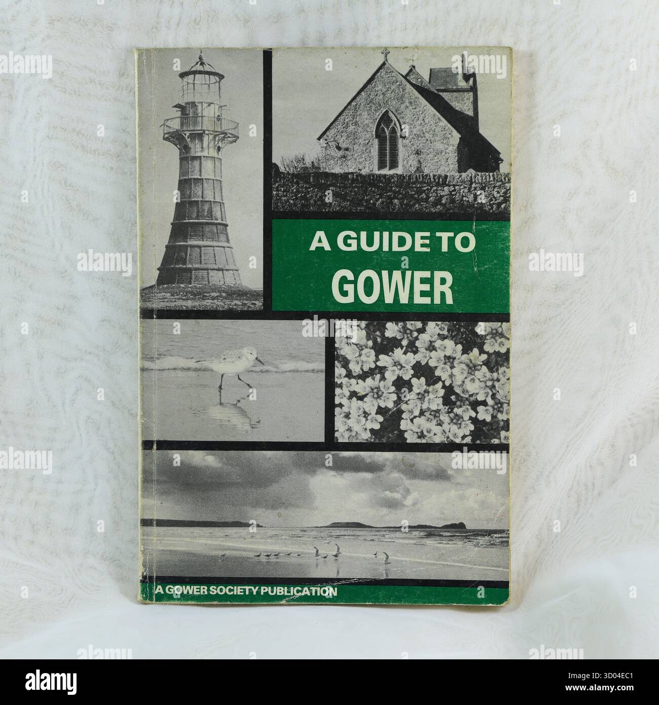 Fotografia della prima di copertina di Una Guida al guinzaglio - un libro vintage usato. Configurazione studio. Presa ottobre 2025 Foto Stock