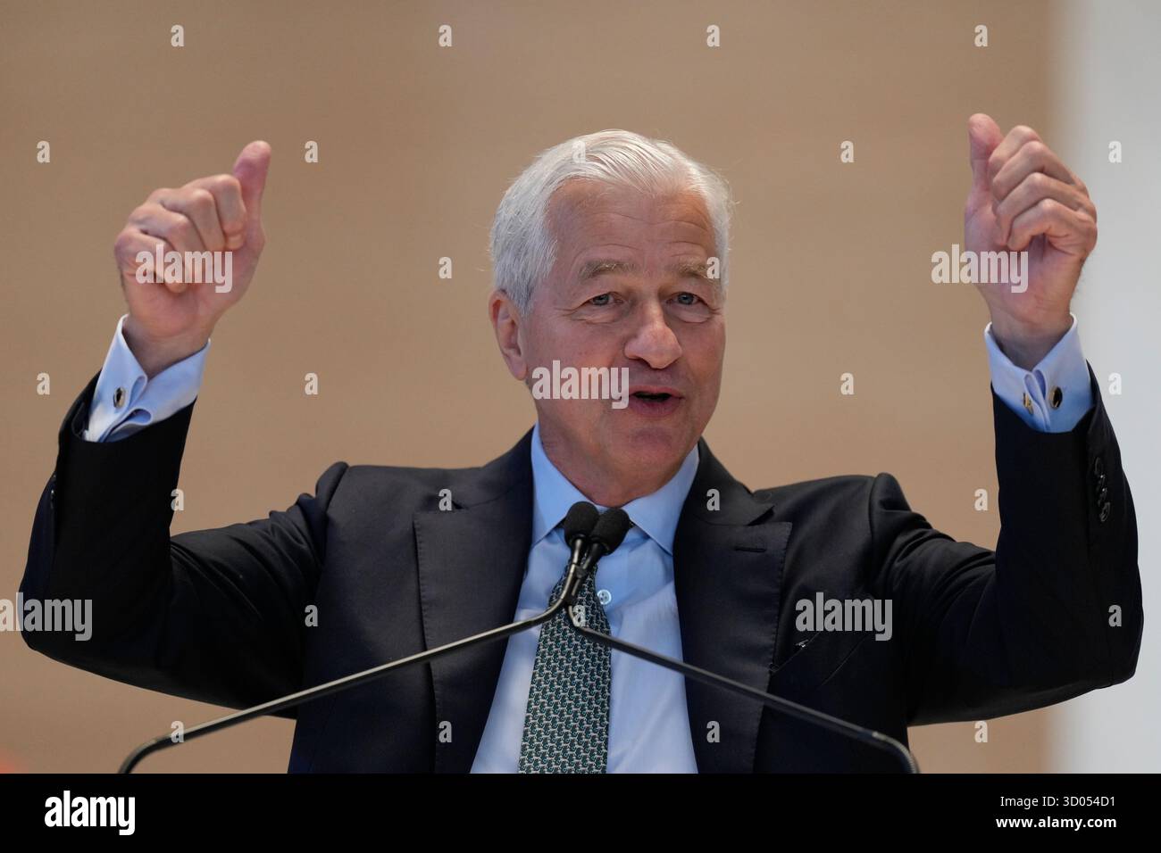 JPMorgan Chase CEO Jamie Dimon speaks during a ribbon cutting ceremony in New York, Tuesday, Oct. 21, 2025. (AP Photo/Seth Wenig) Foto Stock