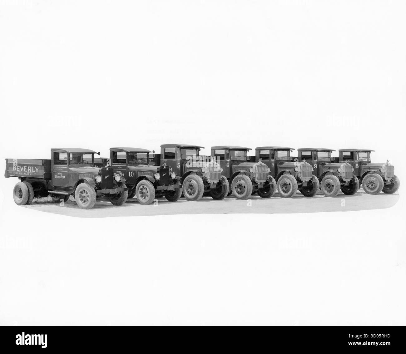 Flotta di dumper da cantiere degli anni '1920 Foto Stock