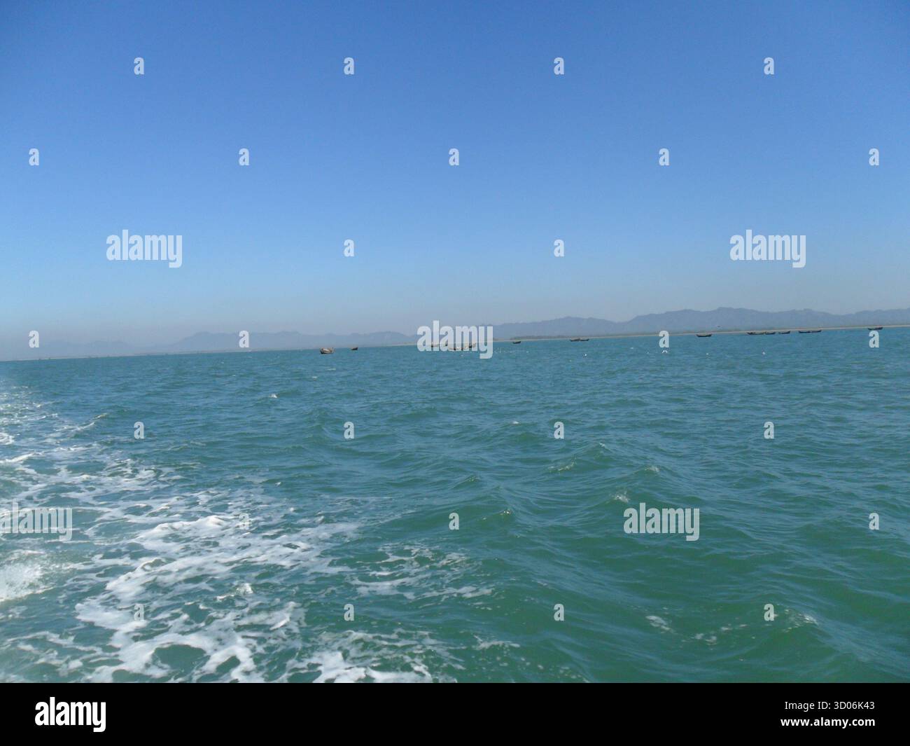 Costa del Myanmar nella baia del Bengala - spiagge tranquille e bellezza naturale lungo il mare tropicale Foto Stock