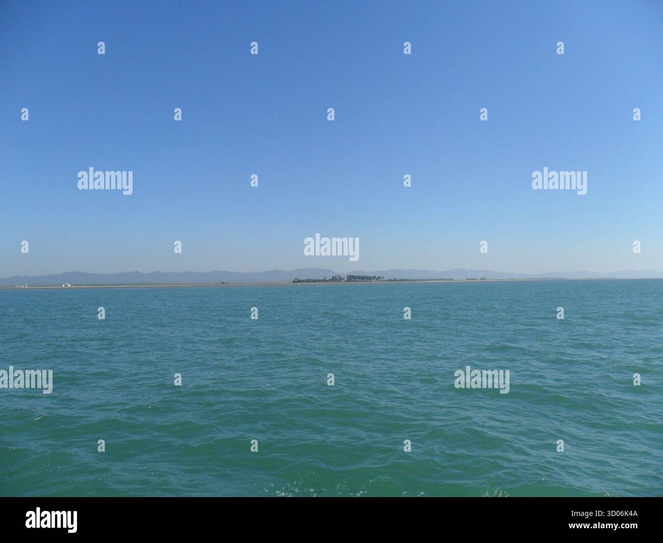 Costa del Myanmar nella baia del Bengala - spiagge tranquille e bellezza naturale lungo il mare tropicale Foto Stock