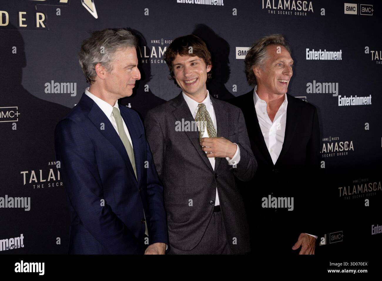 Justin Kirk, Nicholas Denton, William Fichtner agli arrivi per ANNE RICE S TALAMASCA: THE SECRET ORDER Premiere, SPYSCAPE, New York, NY, 21 ottobre, 2025. foto di: Ryan Billings / Everett Collection Foto Stock