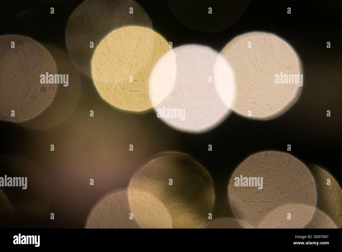 Sfondo con luci bokeh dorate. Carta da parati Golden bokeh. Foto Stock