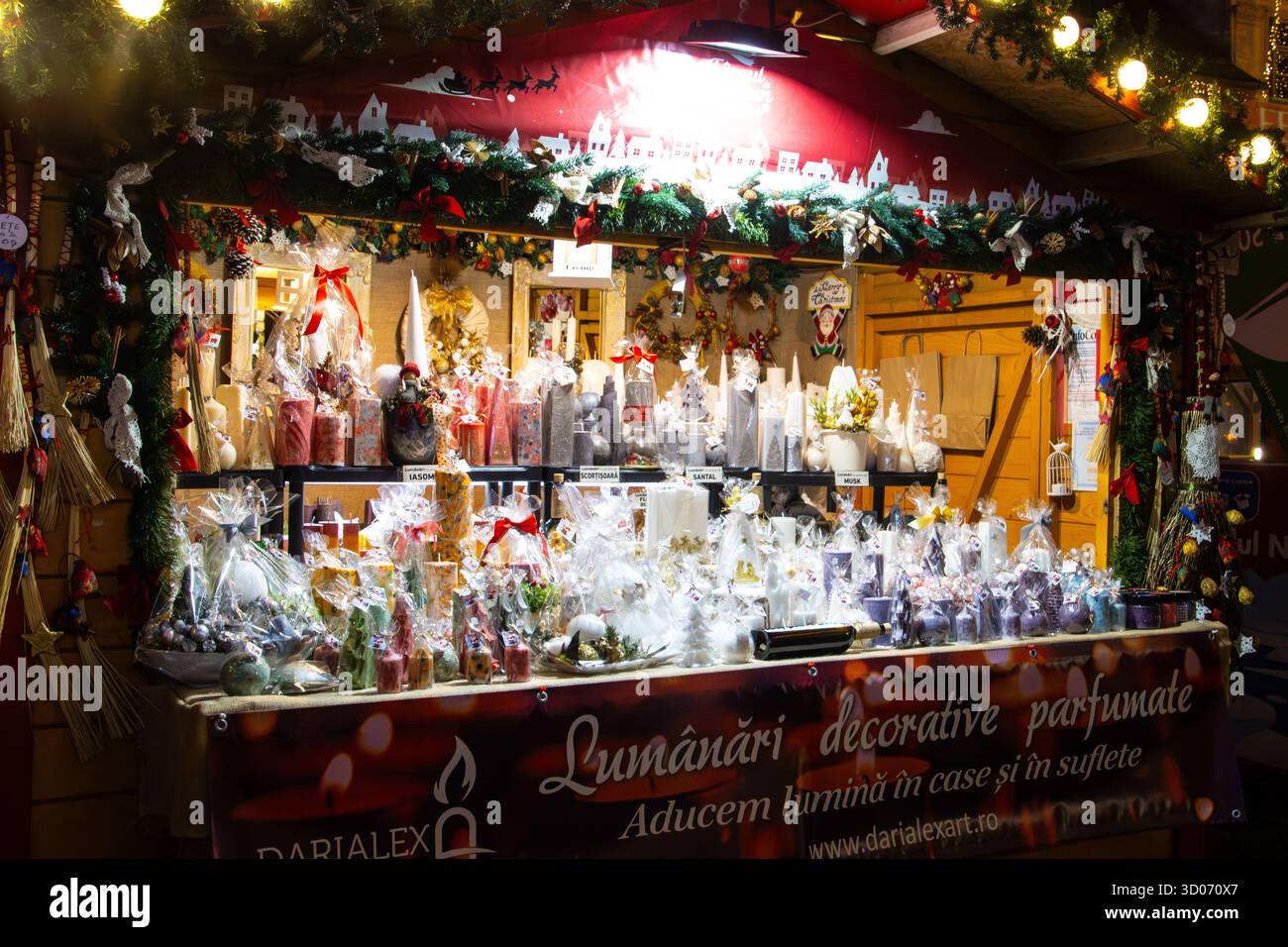 Candele profumate in vendita al mercatino di Natale di Sibiu Foto Stock