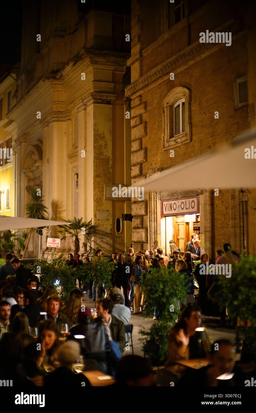 Roma. Italia. Enoteca il Goccetto, via dei banchi vecchi. Foto Stock