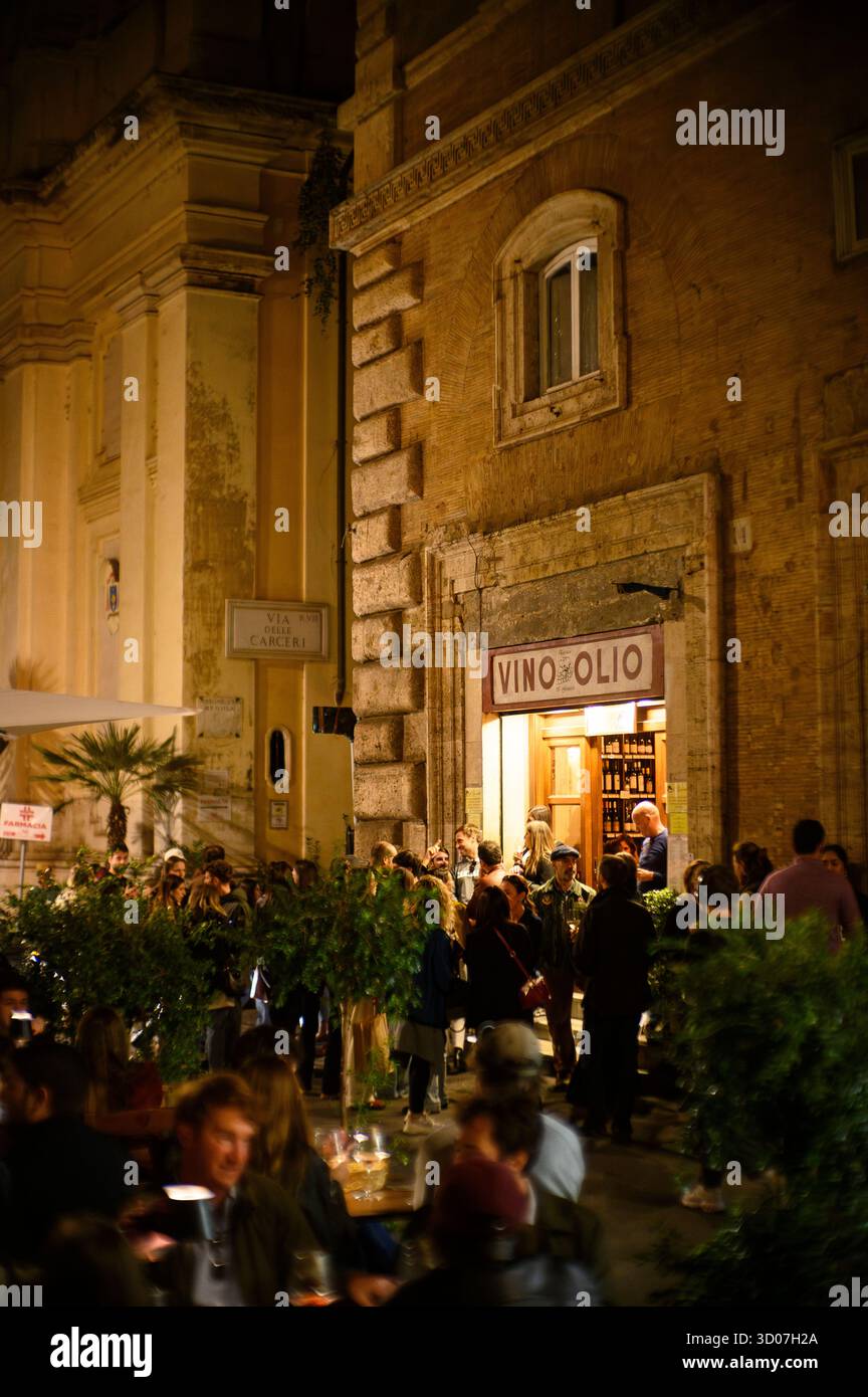Roma. Italia. Enoteca il Goccetto, via dei banchi vecchi. Foto Stock