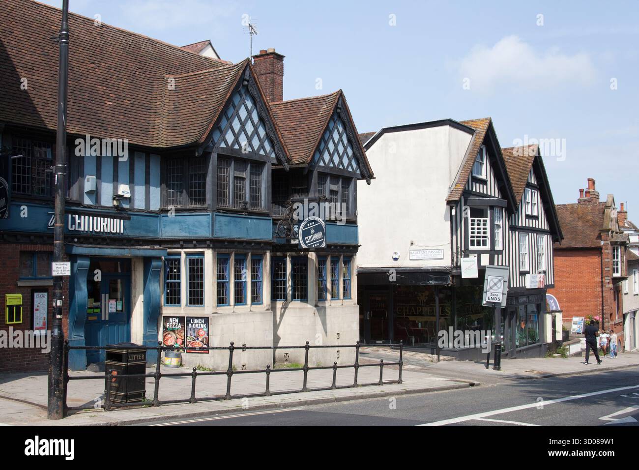 Vista di Head Street e North Hill a Colchester, Essex nel Regno Unito Foto Stock