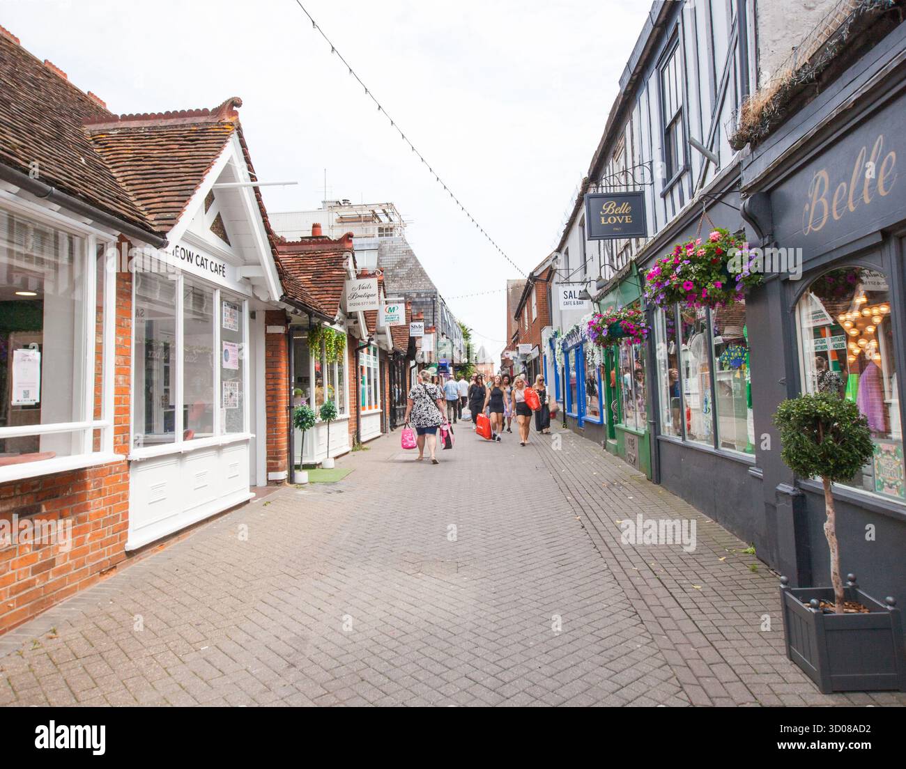 Vista sui negozi di ELD Lane a Colchester, Essex nel Regno Unito Foto Stock