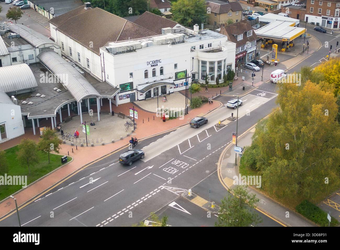 DORKING, SURREY, Regno Unito - 18 OTTOBRE 2025: Veduta aerea del drone di Dorking Halls a Surrey, Inghilterra - Historic Arts and Entertainment Venue Foto Stock