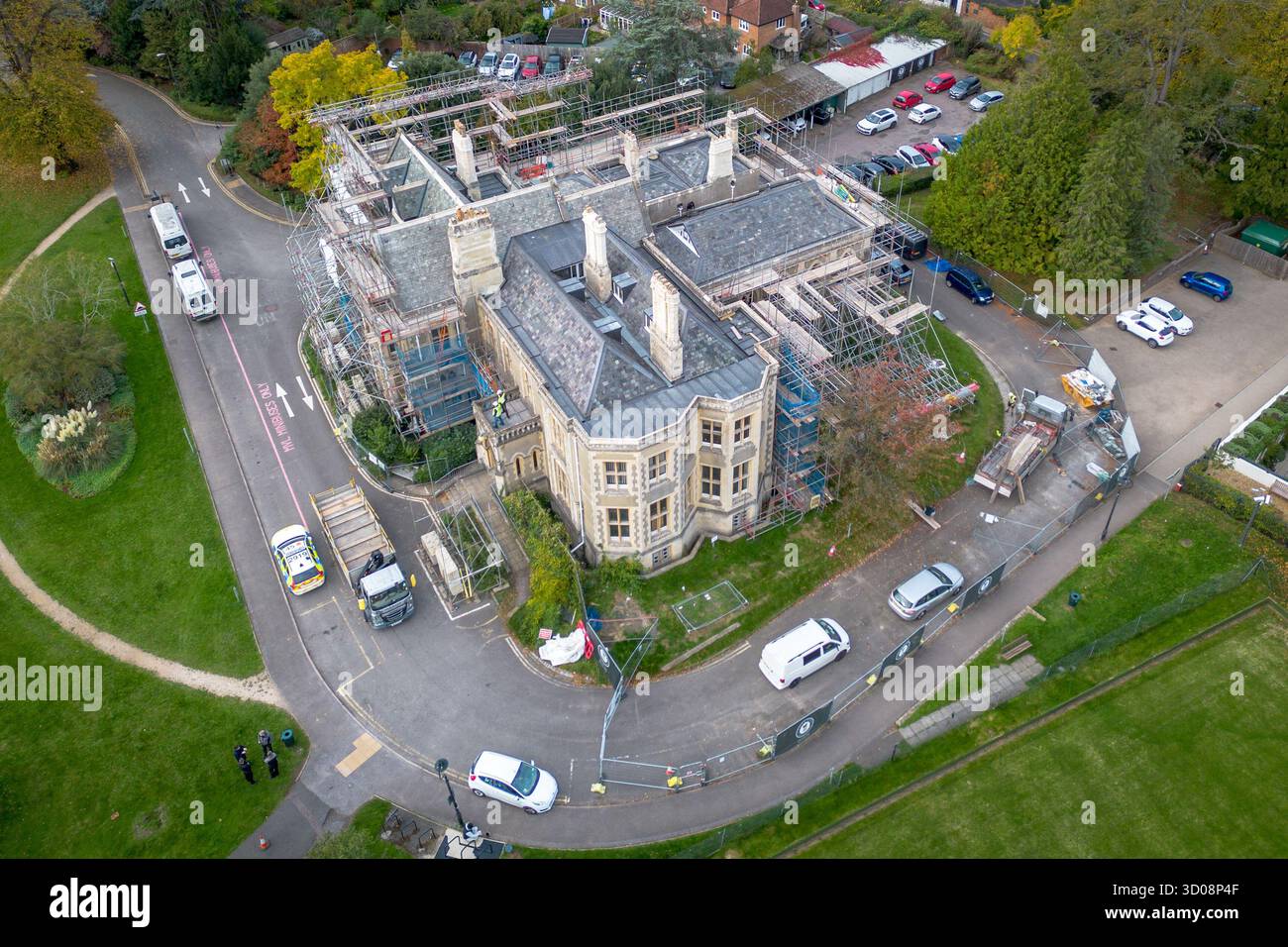 DORKING, SURREY, Regno Unito - 18 OTTOBRE 2025: Pipbrook House - edificio del Consiglio ristrutturato a Dorking, Surrey, Inghilterra Foto Stock