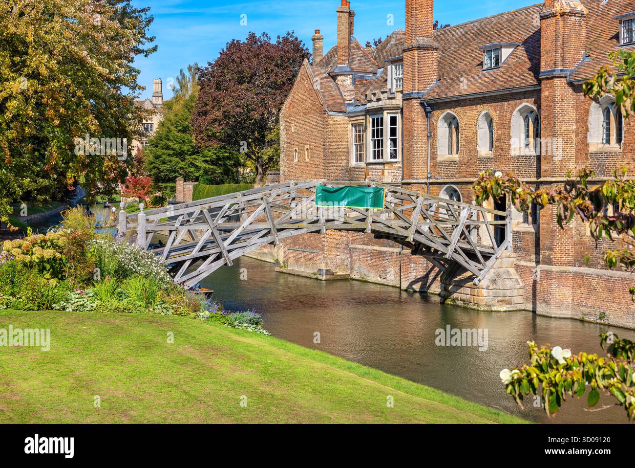 Ponte matematico in legno sul fiume Cam presso il Queens College. Cambridge, Inghilterra Foto Stock