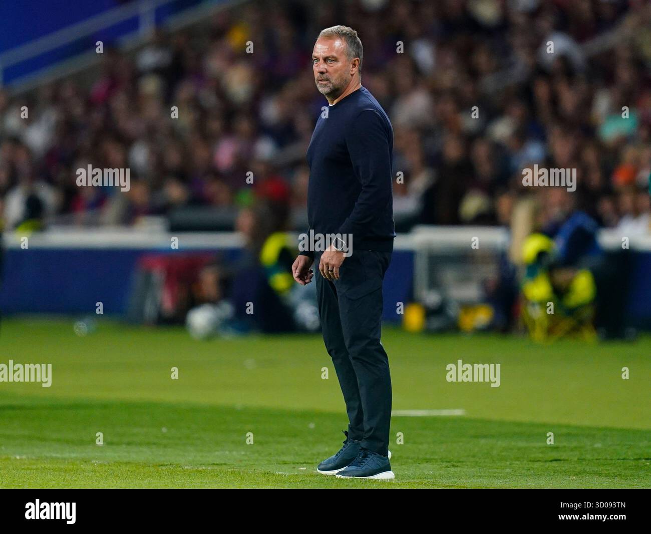 Barcellona, Spagna. 22 ottobre 2025. L'allenatore del FC Barcelona Hansi Flick durante la partita di UEFA Champions League, tra FC Barcelona e Olympiacos FC, lo stadio Lluis Companys il 21 ottobre 2025 a Barcellona, Spagna. (Foto di Sergio Ruiz/Imago) credito: PRESSINPHOTO SPORTS AGENCY/Alamy Live News Foto Stock