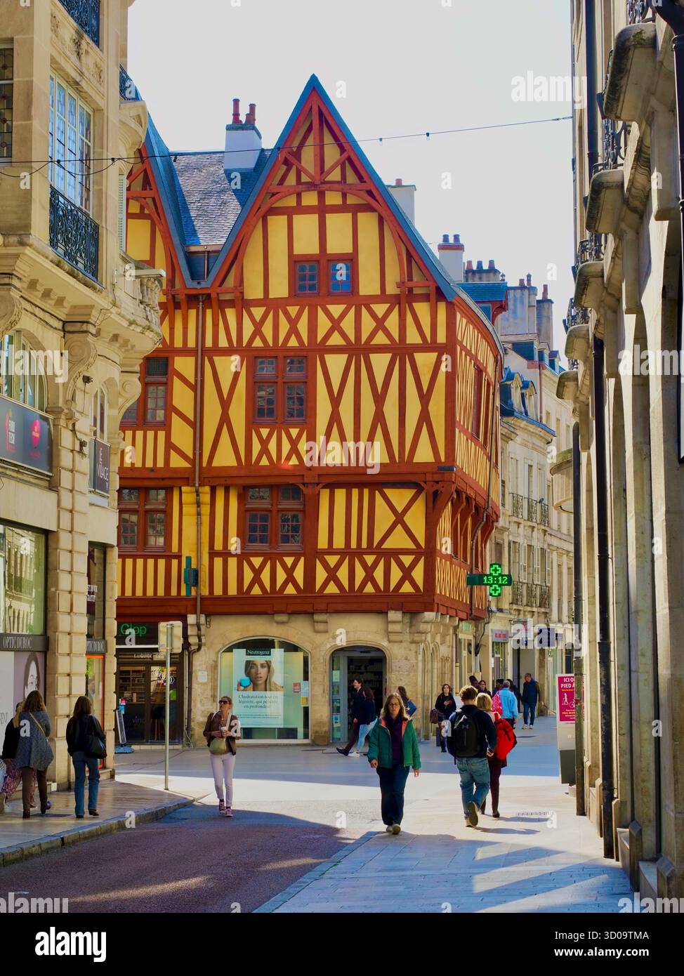 Francia, Cote d'Or, Digione, area dichiarata patrimonio dell'umanità dall'UNESCO, casa per metà in legno, la casa con tre facce, risalente al XV secolo Foto Stock