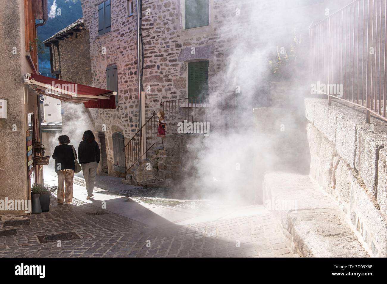 Francia, Cantal, Chaudes Aigues, stazione termale, Par con sorgente termale, 82°, il più caldo d'Europa Foto Stock