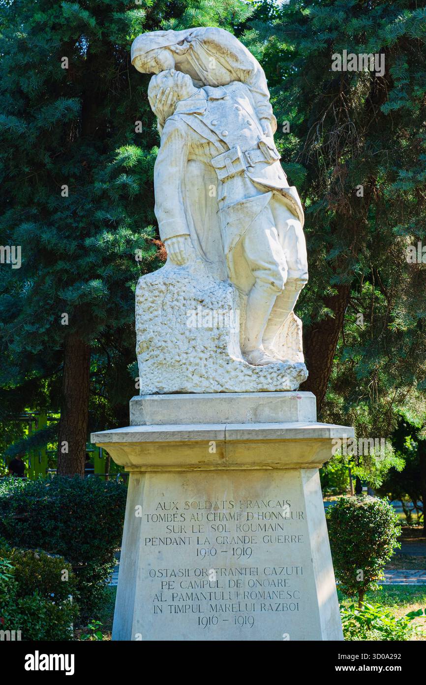 Romania, Bucarest, centro storico, giardino Cismigiu, Monumento agli Eroi francesi, omaggio ai soldati francesi che morirono a fianco dell'esercito rumeno durante la prima guerra mondiale e la guerra ungherese-rumena del 1919 Foto Stock
