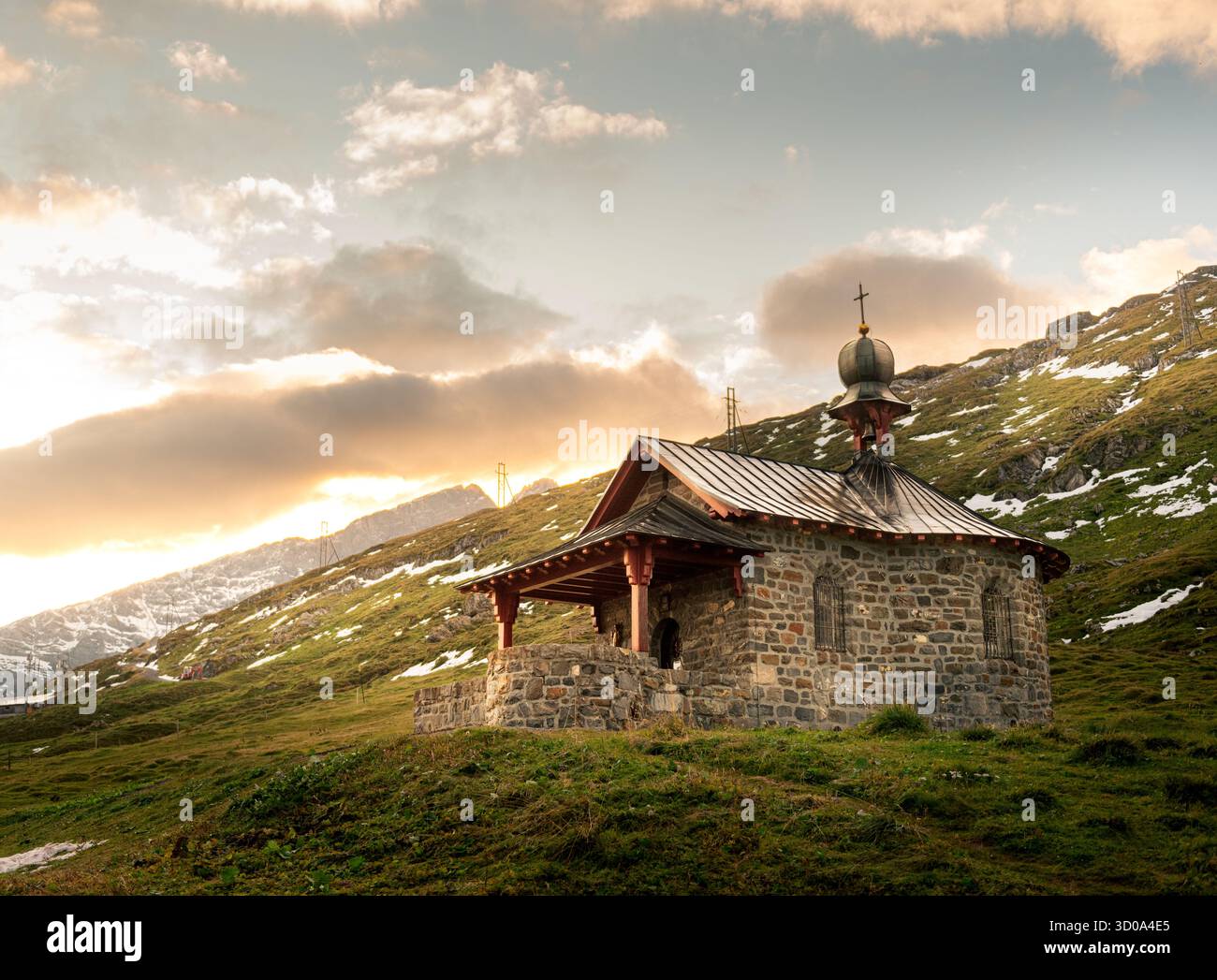 Montagne svizzere all'alba - neve leggera e luce mattutina da sogno Foto Stock