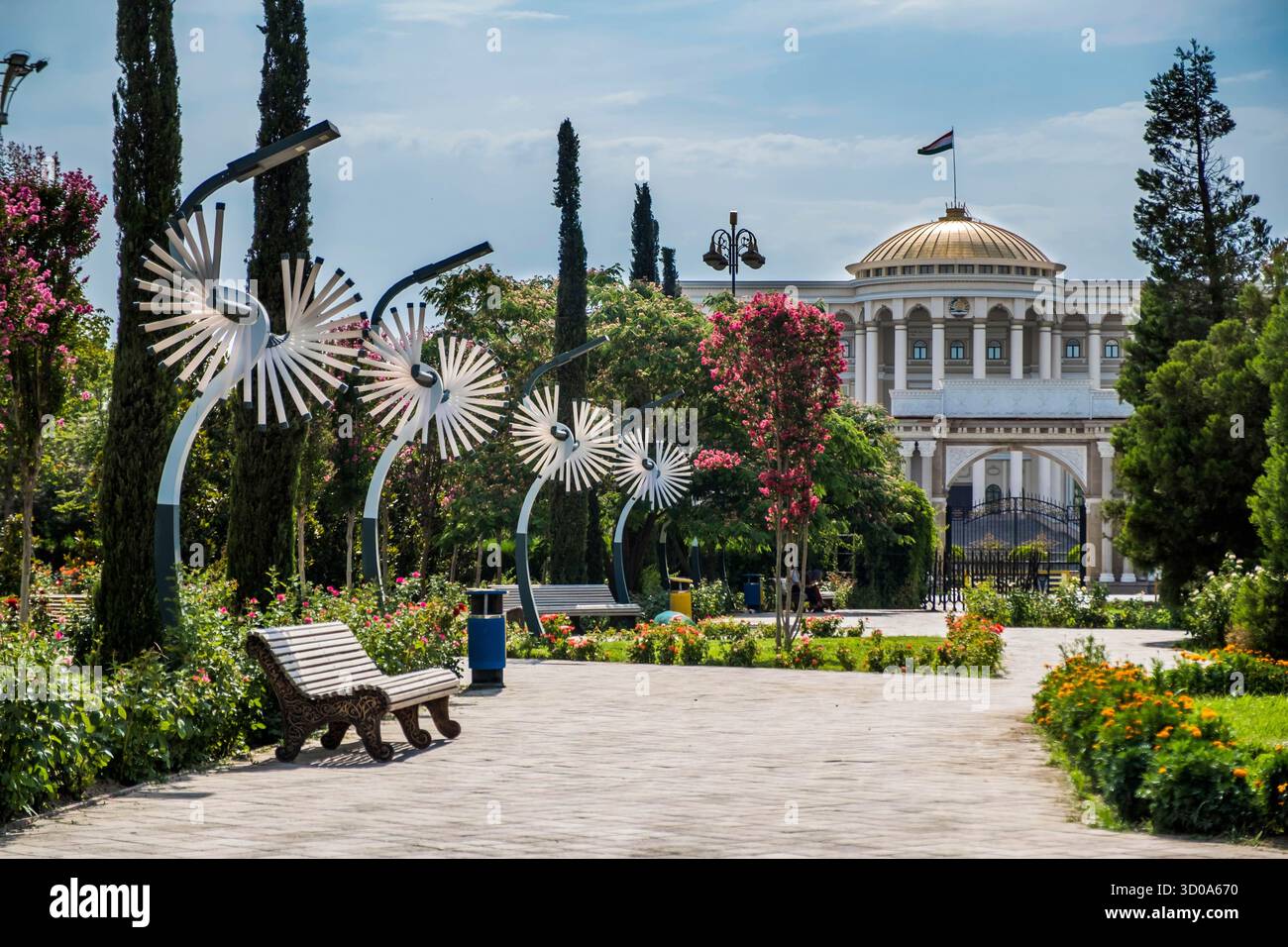 Tagikistan, Dushanbe, centro città, Parco Rudeki, Pallce of Nation, o Kohi Millat, la Casa Bianca, la residenza ufficiale del presidente del Tagikistan Foto Stock