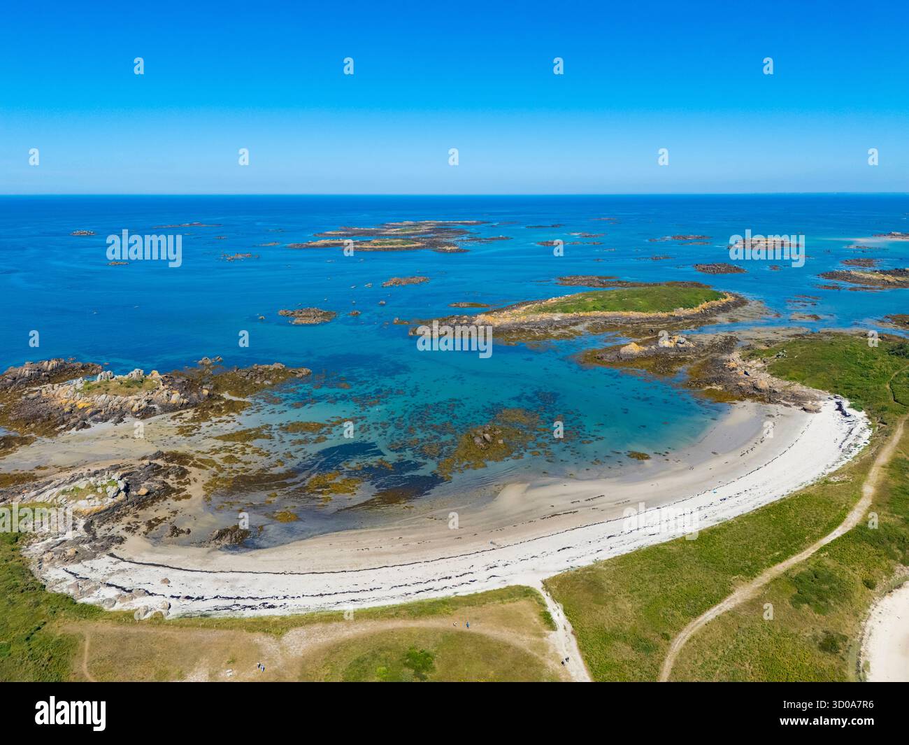 Francia, manche, Granville, isole Chausey, Grand Island, spiaggia grande Greve (vista aerea) Foto Stock