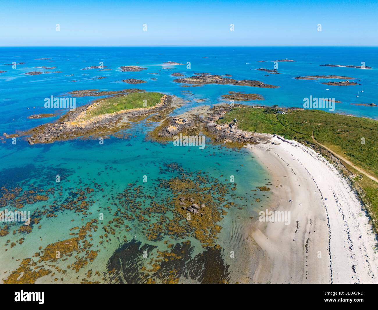 Francia, manche, Granville, isole Chausey, Grand Island, spiaggia grande Greve (vista aerea) Foto Stock