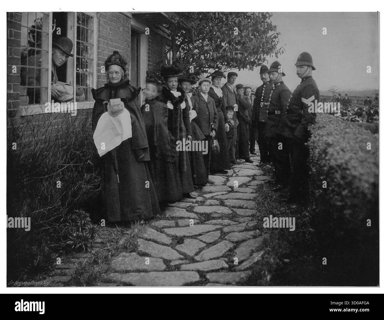 La carità delle Biddenden Maids. Distribuzione di pane e formaggio. Biddenden, Un pittoresco e isolato villaggio di Kentish. Fotografia d'archivio vintage di festival, cerimonie e costumi. Di Benjamin Stone, anni '1890 - '1900 Foto Stock