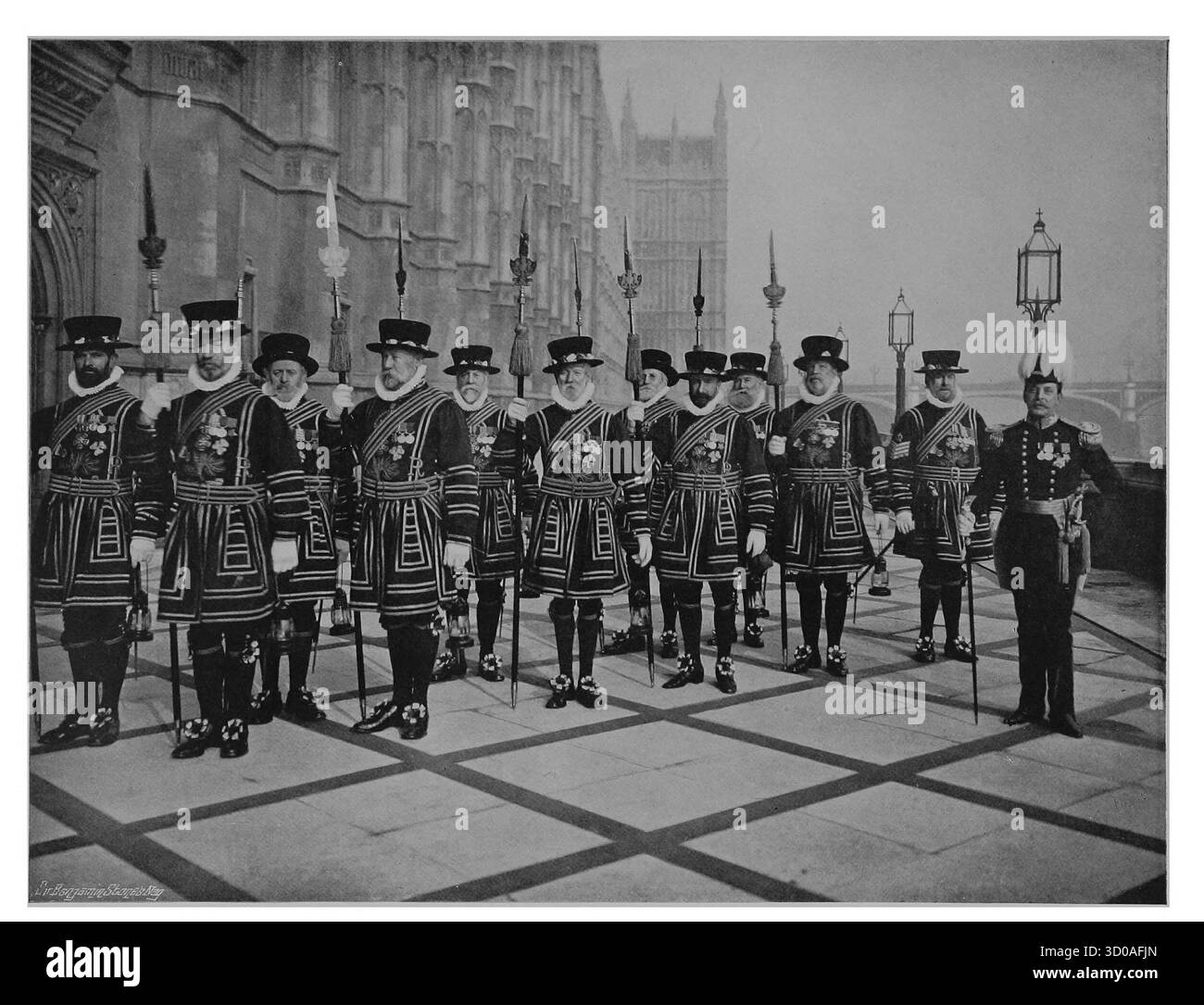 La ricerca di Guy Fawkes. Pronti ad esplorare i Vaults. Case del Parlamento. Fotografia d'archivio vintage di festival, cerimonie e costumi. Di Benjamin Stone, anni '1890 - '1900 Foto Stock