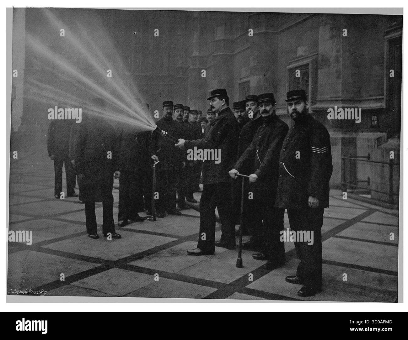 IL VIGILI DEL FUOCO NOTTURNO del Parlamento. Fotografia d'archivio vintage di Benjamin Stone, anni '1890 - '1900 Foto Stock