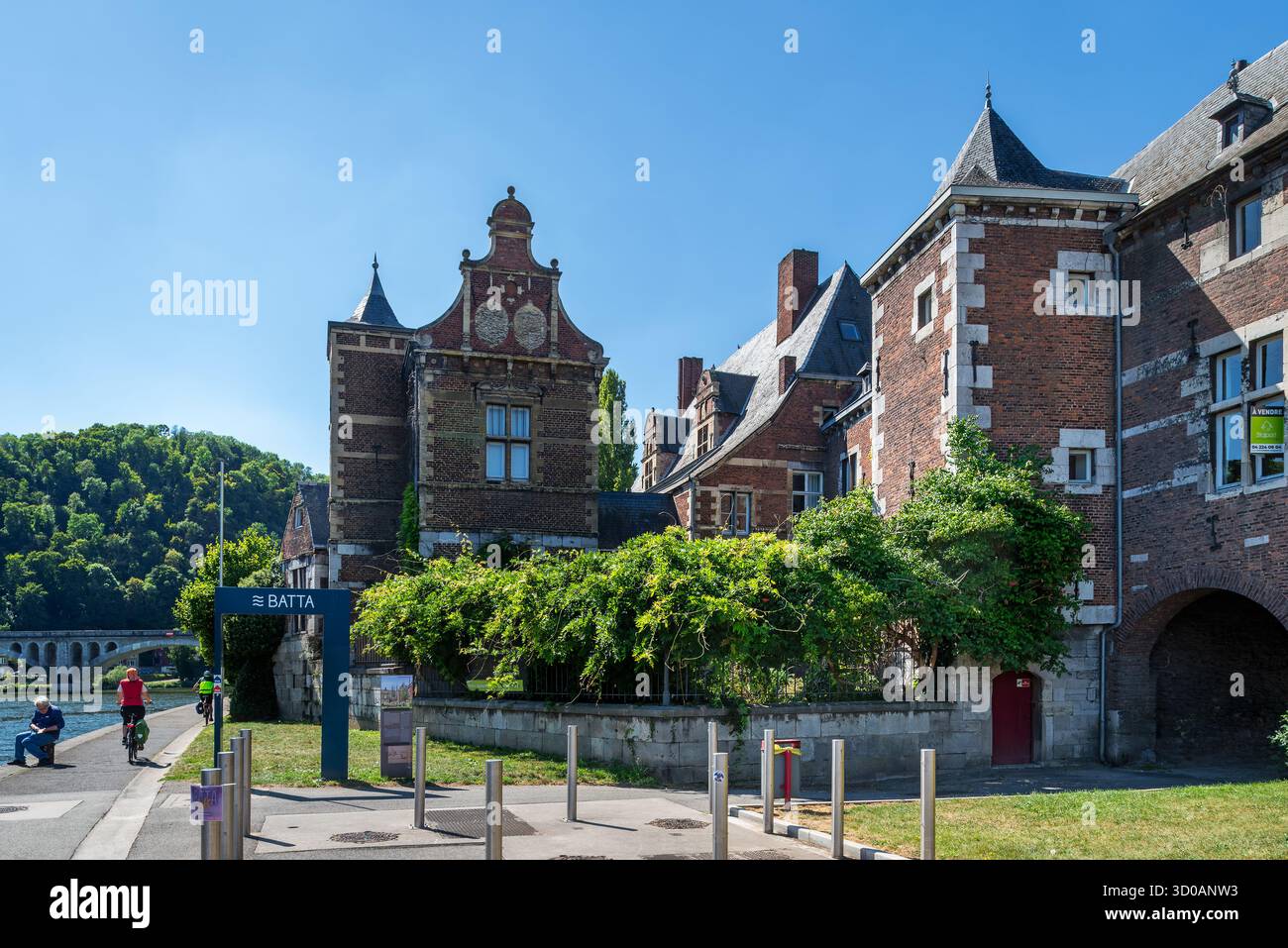 Casa Batta del XVII secolo, ex rifugio dell'Abbazia di Val-Saint-Lambert de Seraing lungo il fiume Mosa nella città di Huy, provincia di Liegi, Belgio Foto Stock