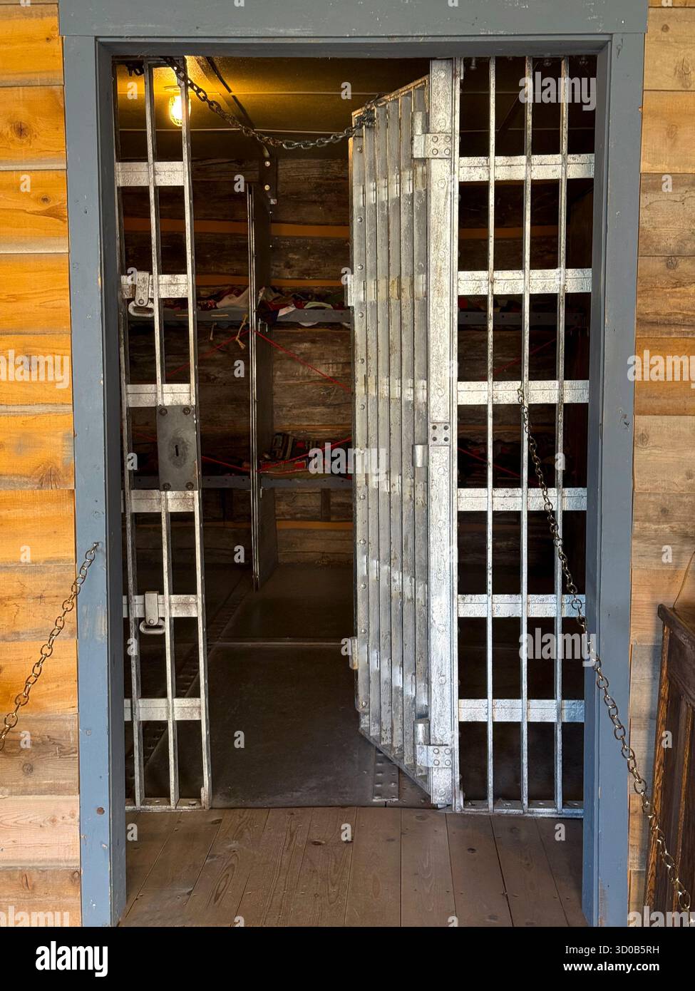 Montrose, Colorado - 17/9/2025: Vecchia e storica mostra di celle della prigione presso il Museum of the Mountain West Foto Stock