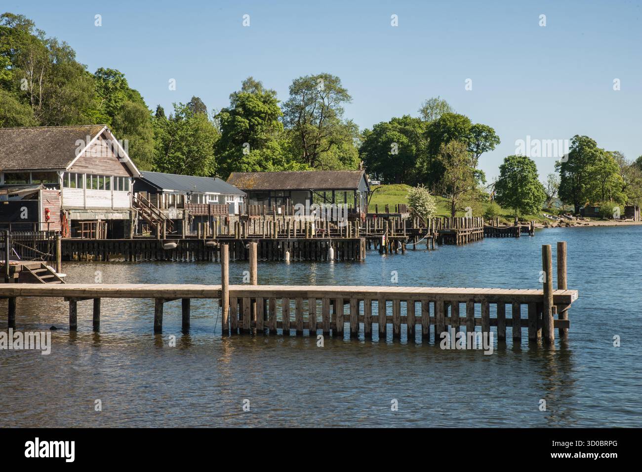 Moli di legno sul lago Windermere ad Ambleside, Lake District National Park, Cumbria, Inghilterra Foto Stock